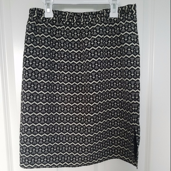 LOFT Dresses & Skirts - NWOT LOFT Size Small Silk skirt with a slit